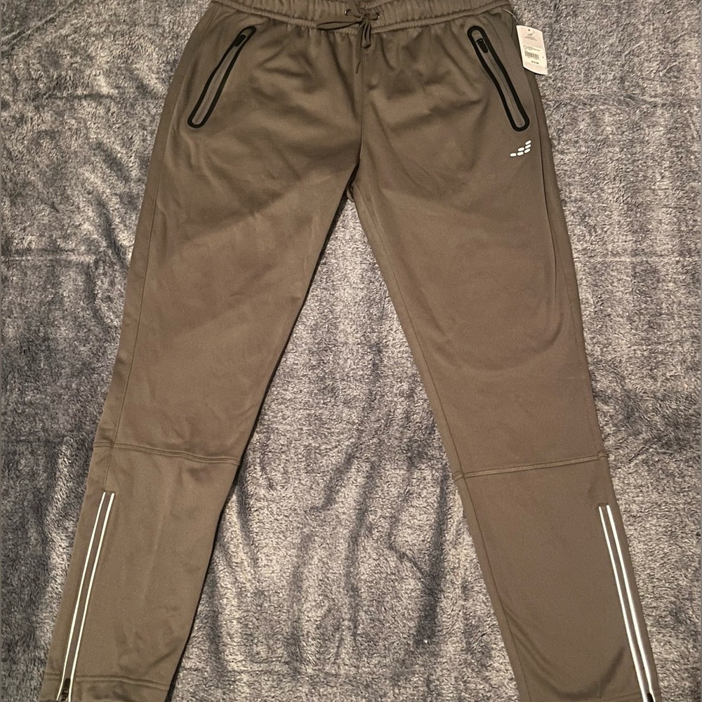 NEW NEVER WORN MENS TRAINING
PF TAPERED BONDED PANT
DUSTY OLIVE